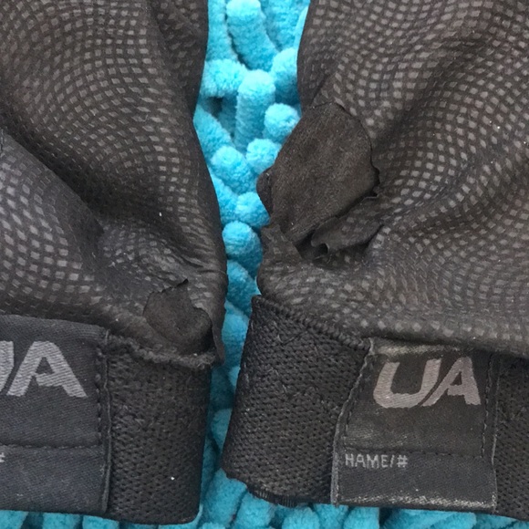 ⚾️UNDER ARMOUR BATTING GLOVES⚾️ - Picture 4 of 4